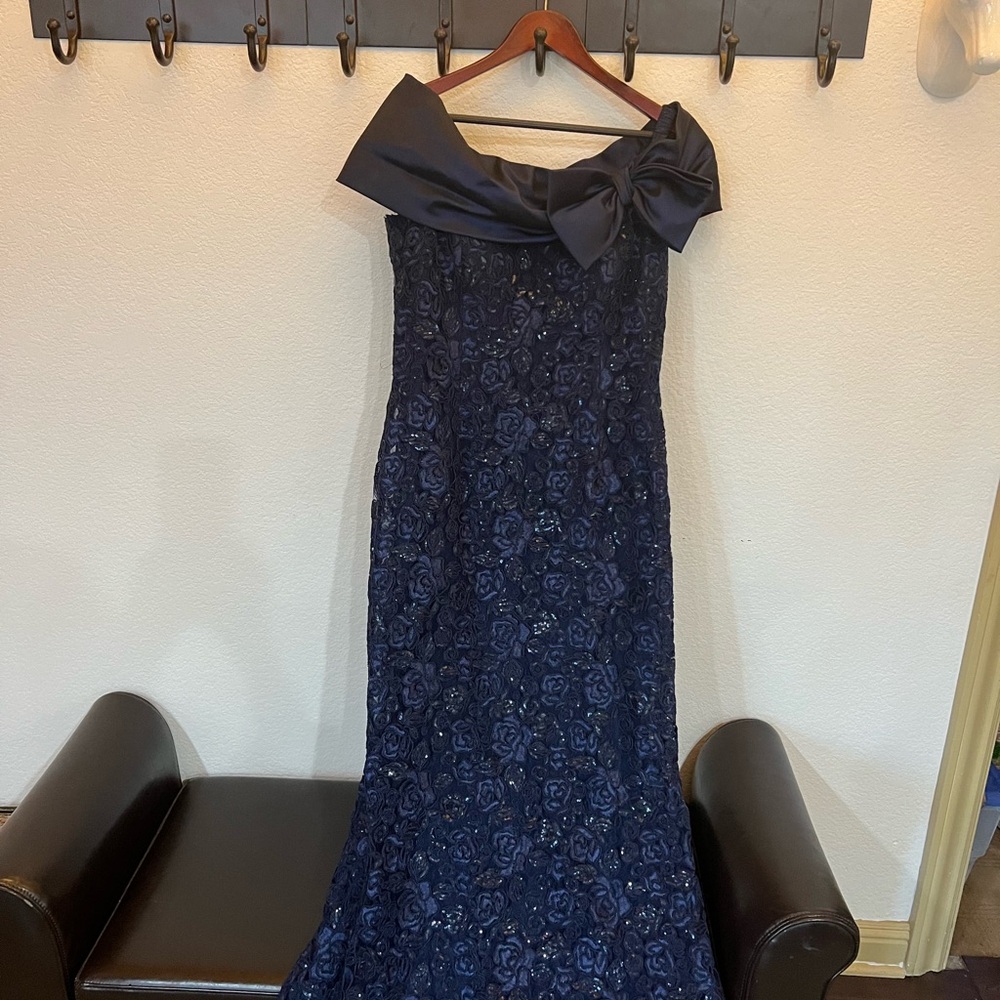 Teri Jon Rickie freeman Beautiful dress navy with the bow and lace - Picture 3 of 10
